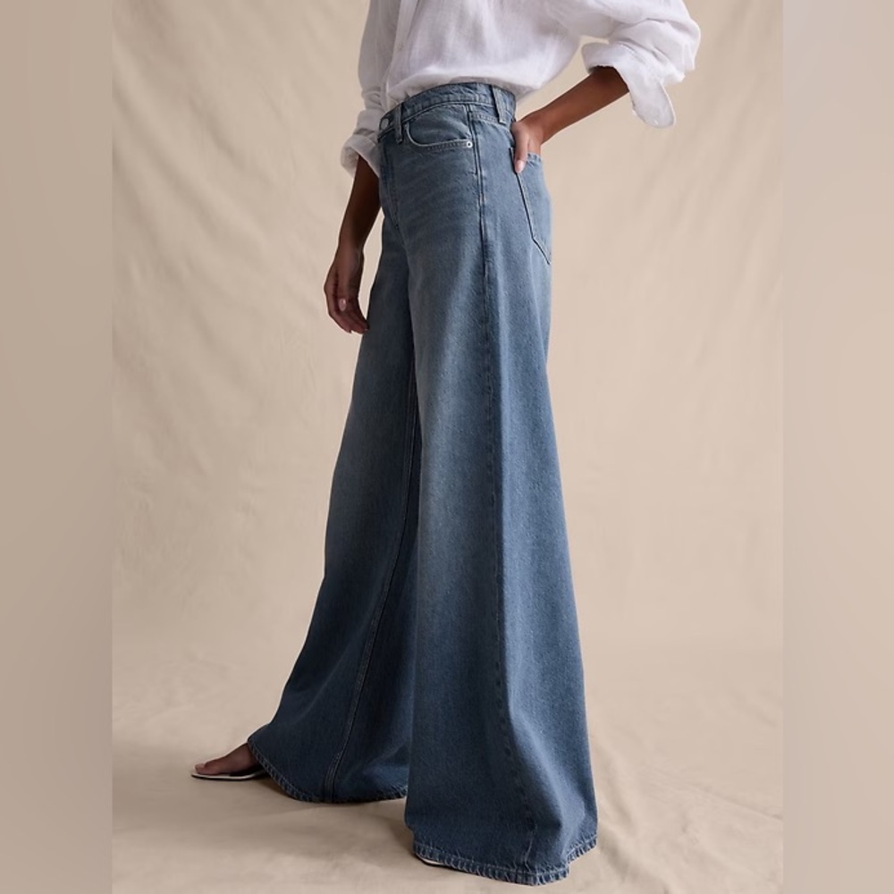NEW! Banana Republic High-Rise Wide-Leg Lightweight Palazzo Jeans - Multiple 🩷 - Picture 4 of 9